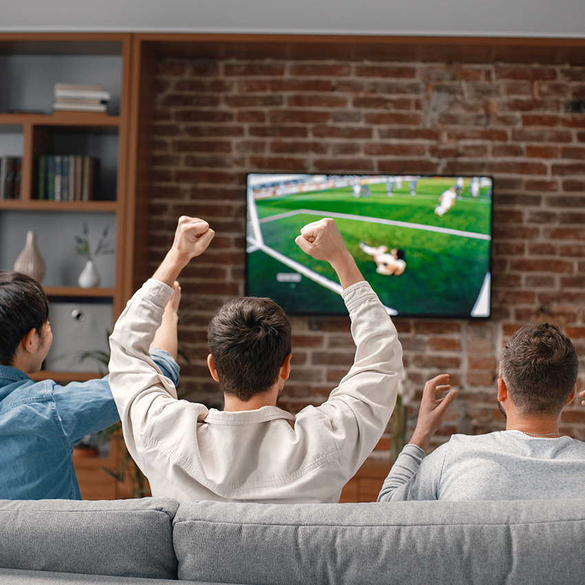 cable blanco de 5 metros para TV, perfecto para conectar tu televisor fácil y rápidamente. Asegura una transmisión clara y sin interferencias, ideal para disfrutar de tu entretenimiento.