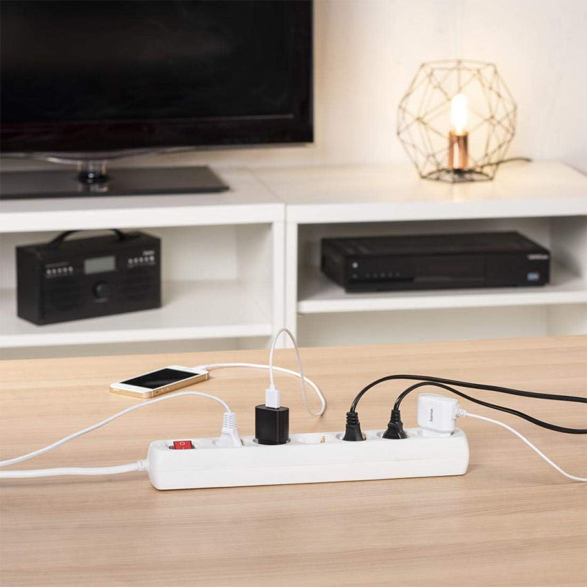regleta alemana de 6 vías, con interruptor para mayor comodidad. Cable de 1,5 m y 3G, 1,5 mm² en elegante color blanco. Ideal para organización y seguridad en tus dispositivos.
