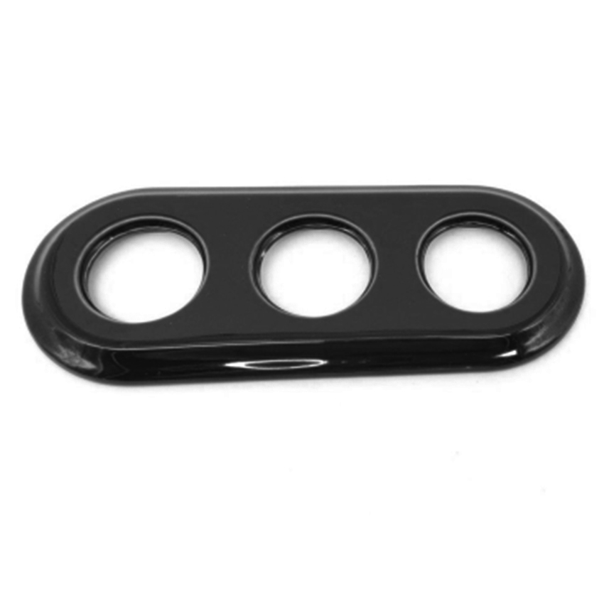 marco de porcelana negra de triple empotramiento, ideal para integrar de manera elegante y moderna en cualquier ambiente. Perfecto para resaltar la decoración de tu hogar o espacio.