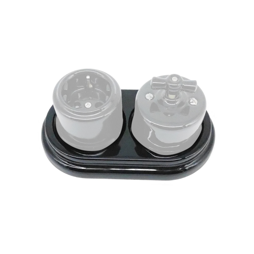 marco doble en porcelana negra con acabado liso, que destaca en cualquier entorno. Su diseño elegante y de doble cara lo hace perfecto para mostrar tus fotografías favoritas con estilo.