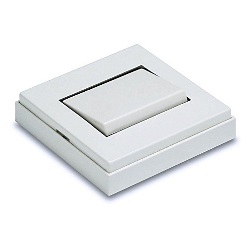 conmutador superficial con múltiples puertos, diseño robusto y fácil instalación; ideal para conexiones en interiores y exteriores.